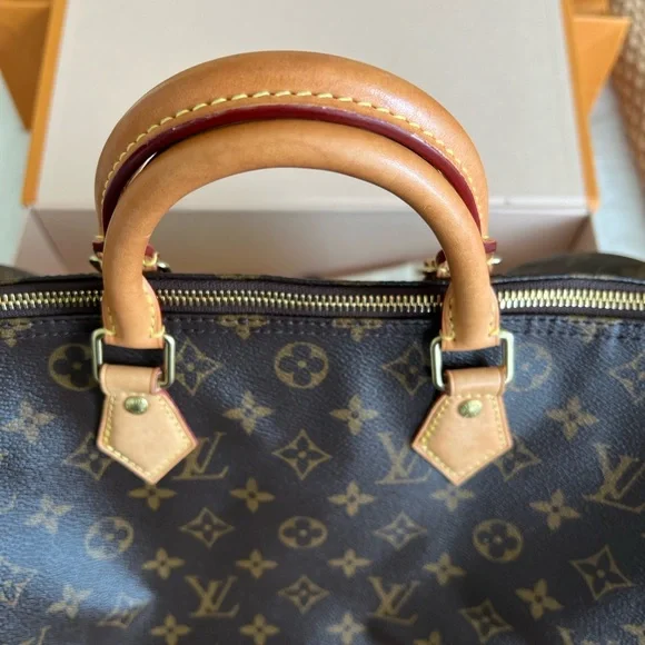 Louis Vuitton Monogram Speedy 30 with Tan Accents - Picture 4 of 11
